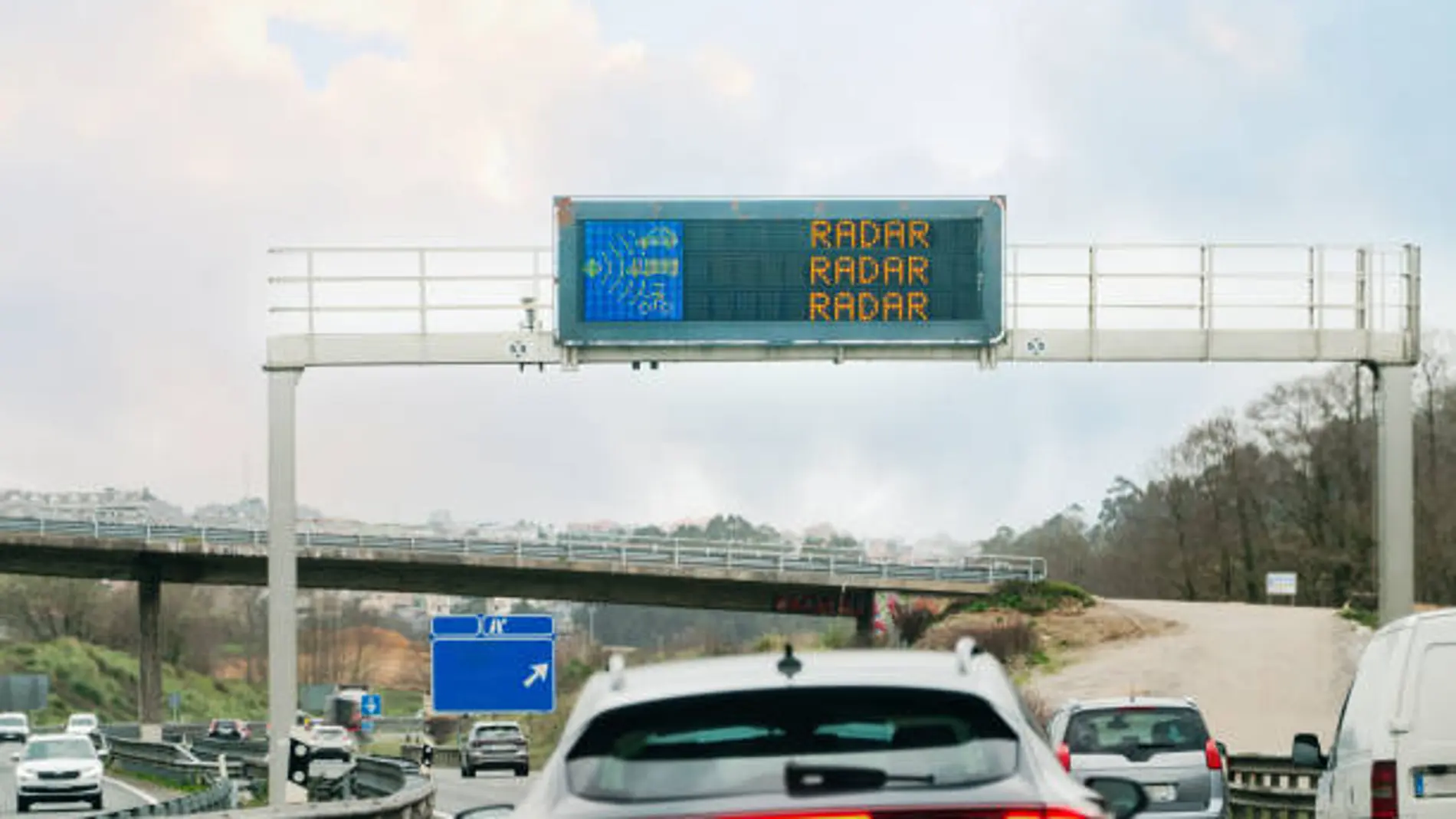 ¿Es verdad que la DGT sabe si he frenado antes de un radar?
