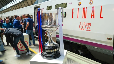 La Copa del Rey llega a Sevilla en un AVE conmemorativo rumbo a la final en La Cartuja