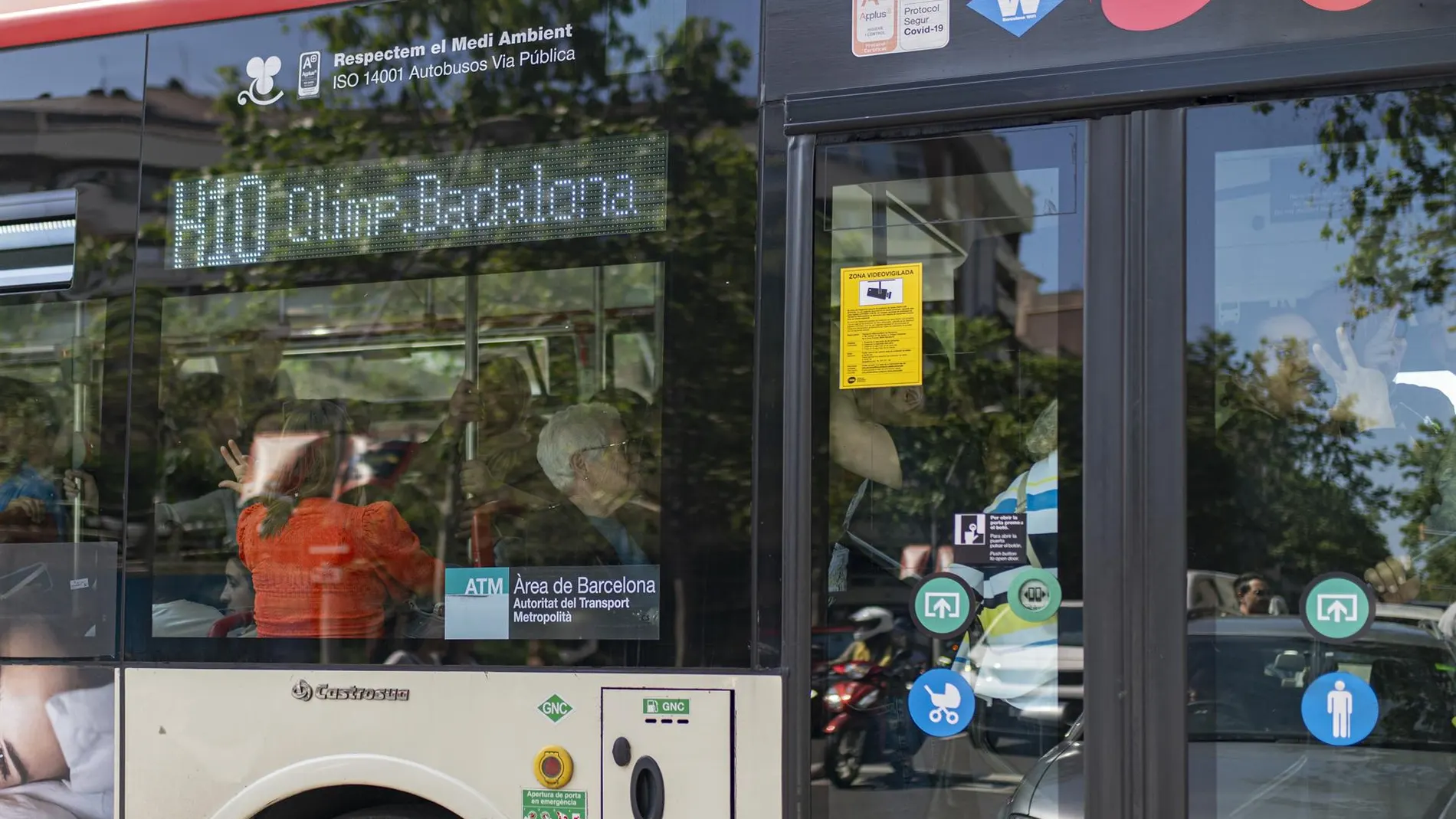 Apagón.- Los autobuses de Barcelona y área metropolitana registran récord de pasajeros con 1,25 millones en el apagón