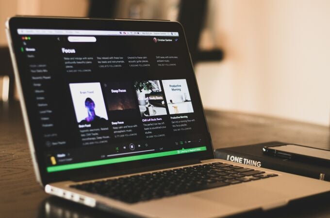 Spotify ejecutándose en un ordenador portátil