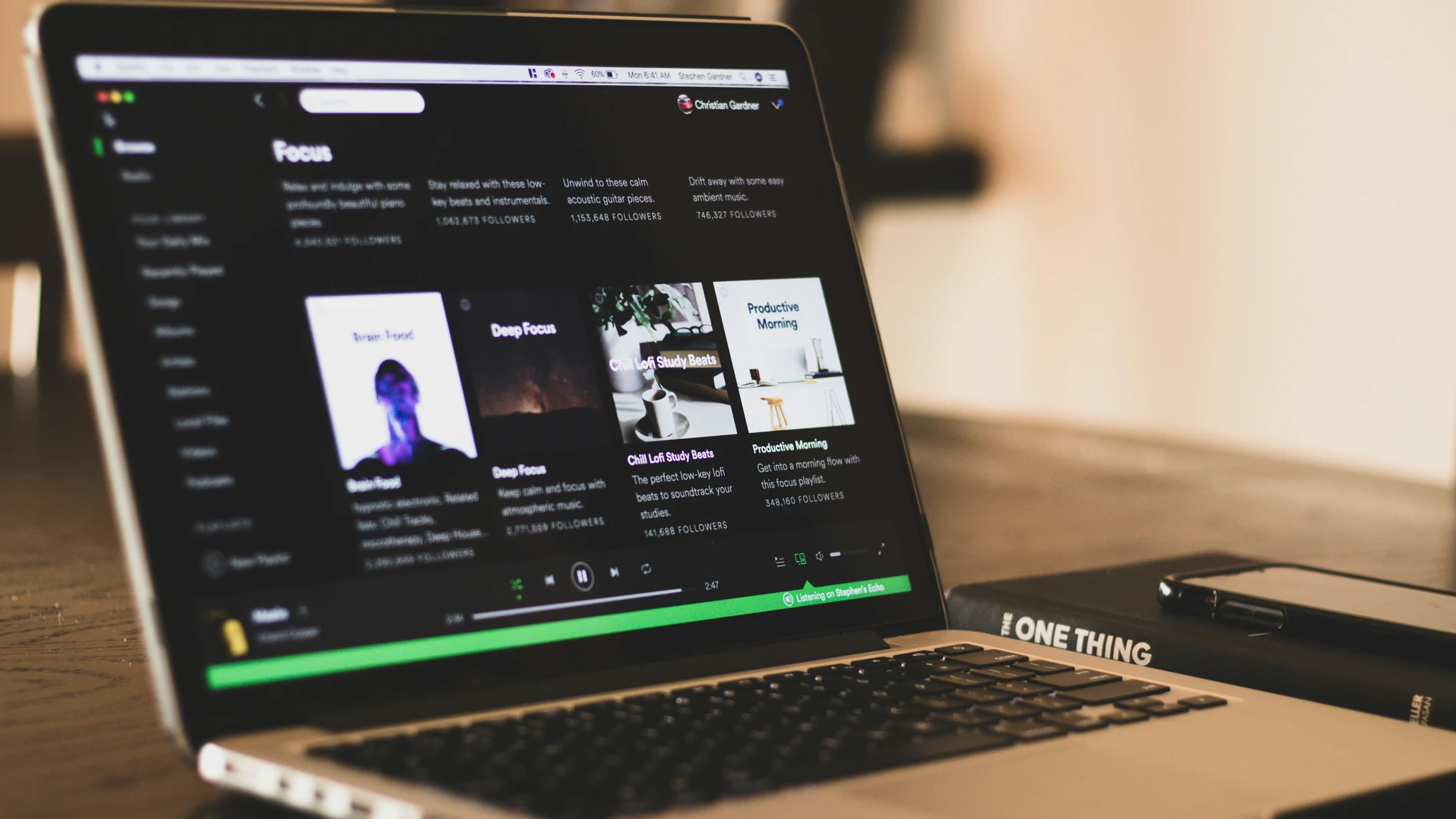 Spotify ejecutándose en un ordenador portátil