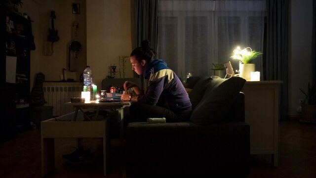 MADRID.-Los psicólogos analizan el impacto emocional del apagón: estrés, vulnerabilidad digital y resiliencia colectiva