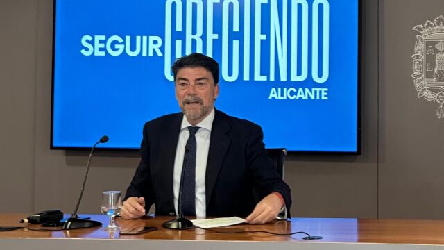 El alcalde de Alicante, Luis Barcala, ha hecho balance hoy en rueda de prensa de la jornada de apagón de ayer lunes