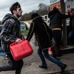 La serie imagina un mundo en el que la escasez por una situación inesperada genera un choque increíble entre el ser humano civilizado y el que busca sobrevivi