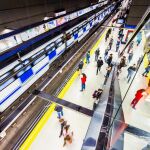 MADRID.-Apagón.- 230 trenes de Metro parados, 44 de ellos en túneles, y 150.000 viajeros desalojados durante el apagón