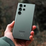 El Samsung Galaxy S23 Ultra recibe la actualización estable a One UI 7 en Europa 