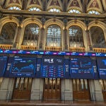 El IBEX pierde el 0,49 % y se sitúa por debajo de los 13.400 puntos