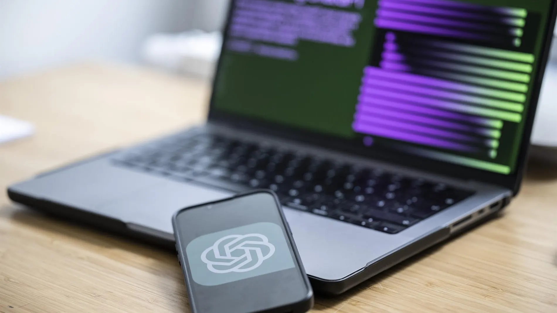 ChatGPT integra la experiencia de compra y permite la búsqueda desde WhatsApp