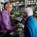 MADRID.-Apagón.- Las radios españolas mantuvieron conectadas a millones de personas durante horas de corte electricidad