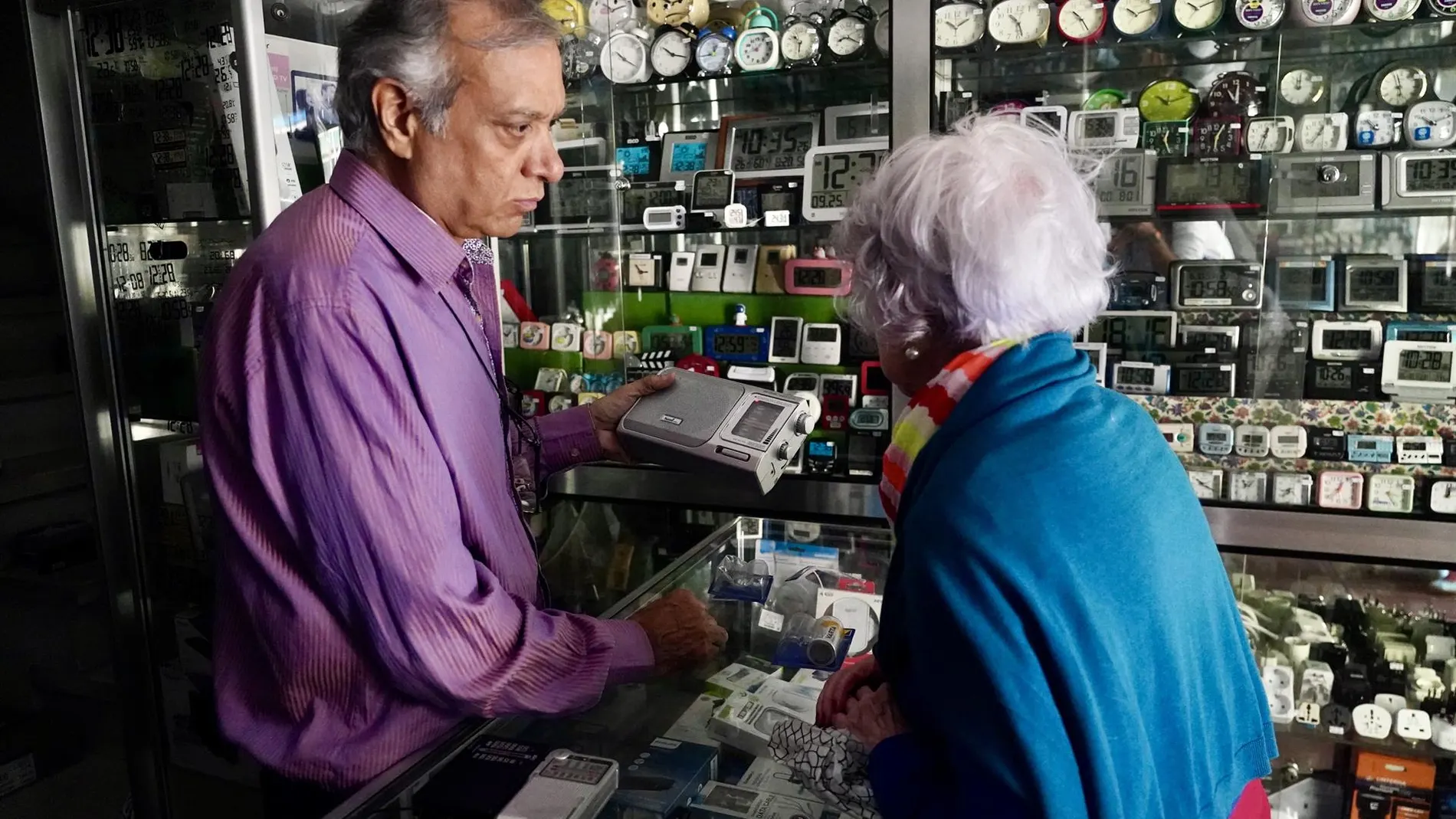 MADRID.-Apagón.- Las radios españolas mantuvieron conectadas a millones de personas durante horas de corte electricidad