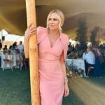 Marta Sánchez como invitada de boda.