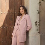 Tamara Falcó con traje de lino.