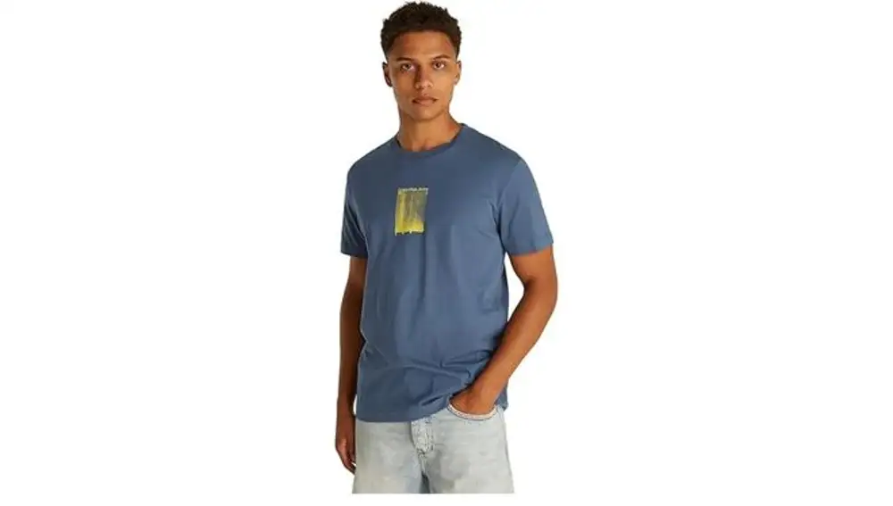 camiseta básica de Calvin Klein