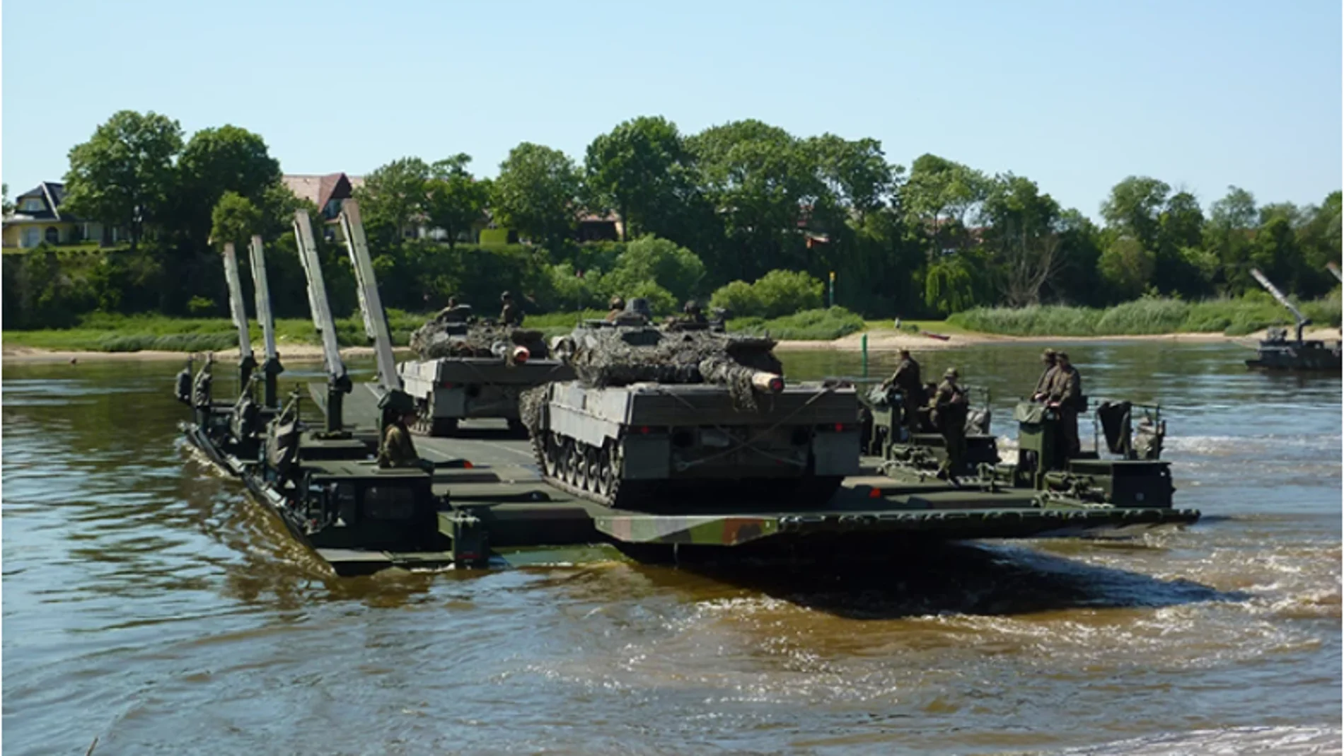 Puente modular de pontones anfibios autopropulsados M3