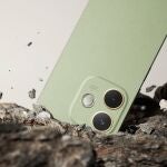 La parte trasera del OPPO A5 Pro en color verde