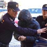La acusada en el momento de entrar en los tribunales