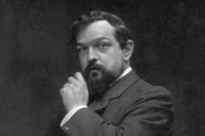 Debussy, aquí en una fotografía de 1908, es una de los nombres que pasan por el nuevo libro de Pedro González Mira