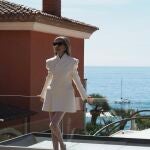 Influencer con el look perfecto para comuniones.