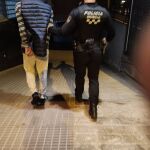 MURCIA.-Sucesos.- Detenido un hombre con orden de detención al levantar sospechas por cambiar de acera cuando vio a los agentes