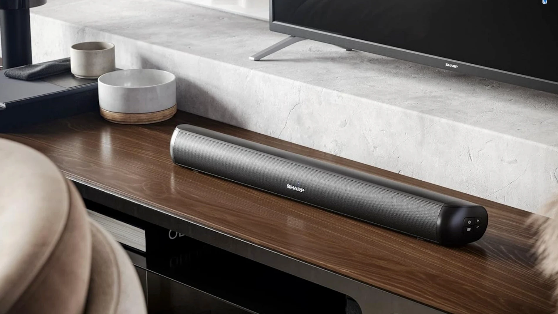 La barra de sonido Sharp HT-SB107 se puede conectar vía Blueooth y por cable