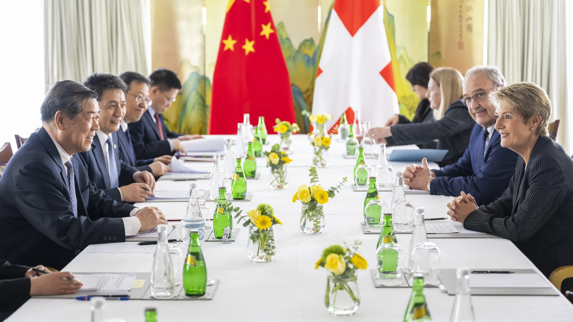 GENEVA (Switzerland), 09/05/2025.- Chinese Vice Premier He Lifeng (L), Switzerland's Economy Minister Federal Councillor Guy Parmelin (2-R), and Switzerland's President Karin Keller-Sutter (R), during a bilateral meeting between Switzerland and China, in Geneva, Switzerland, 09 May 2025. (Suiza, Ginebra) EFE/EPA/MARTIAL TREZZINI / POOL
