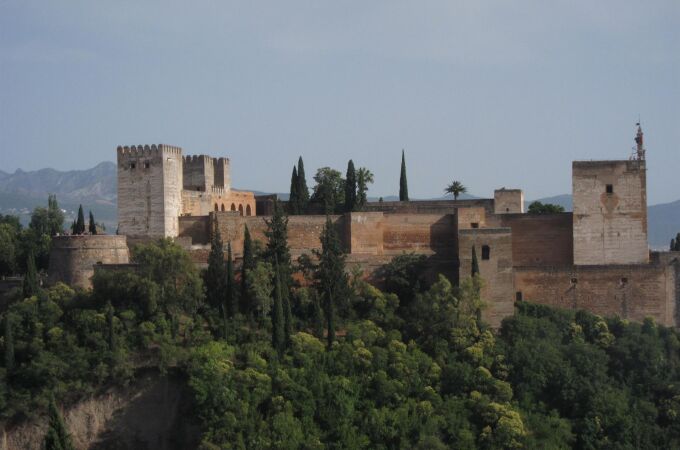 Sucesos.- Investigan la aparición de pintadas vandálicas en el entorno de la Alhambra