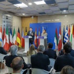 Fernández Mañueco durante el encuentro celebrado en Cantabria 