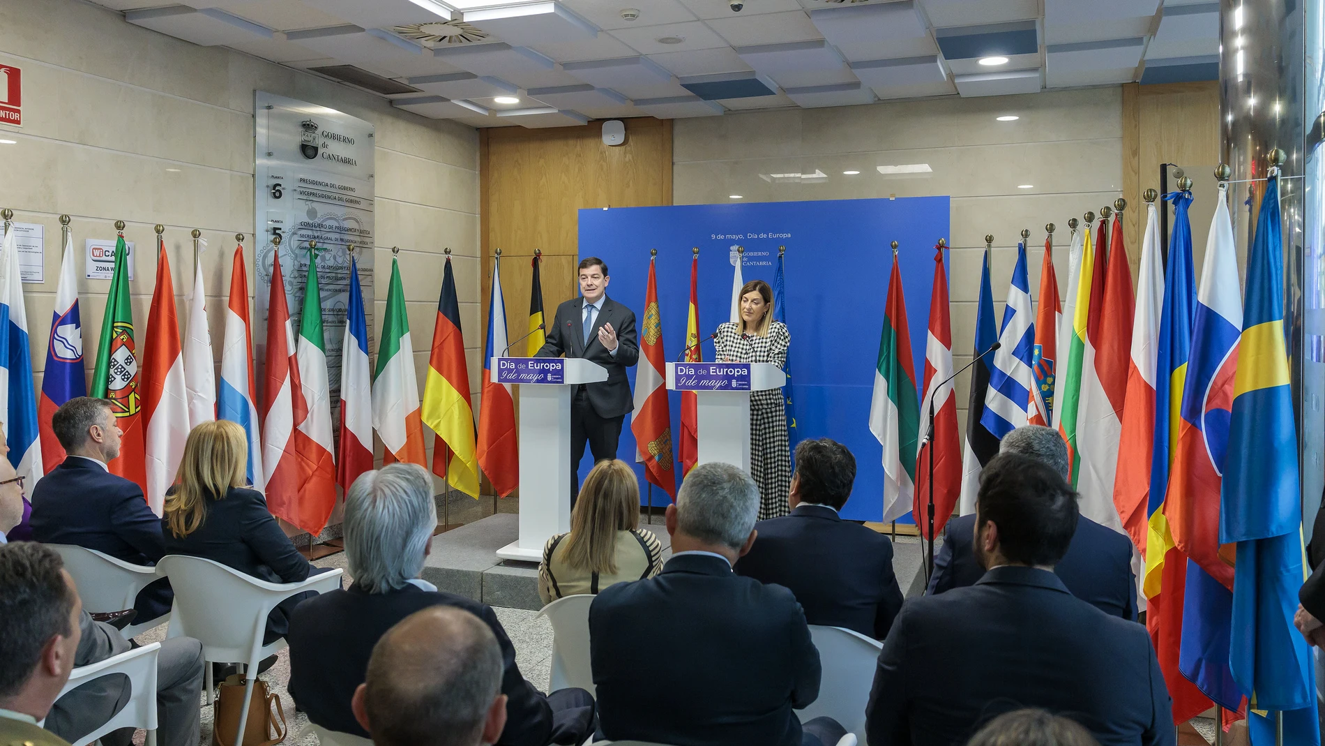 Fernández Mañueco durante el encuentro celebrado en Cantabria