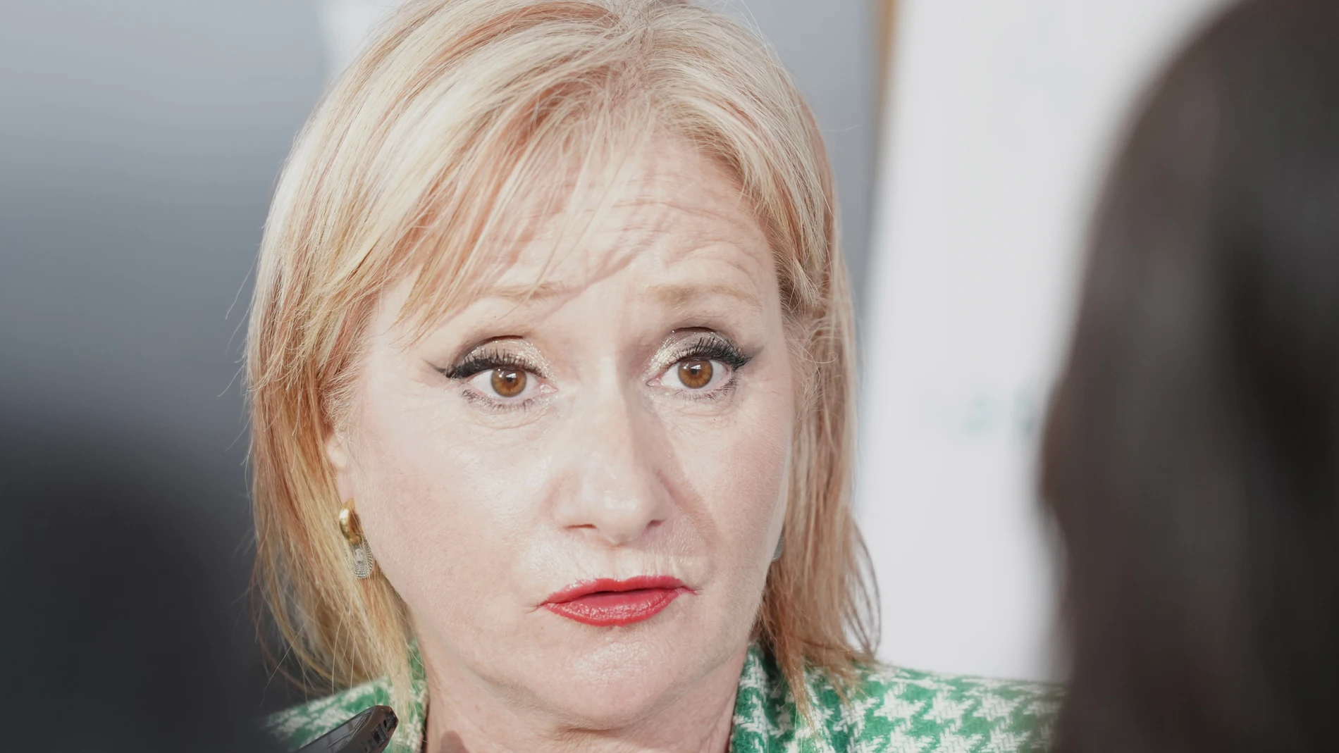 La consejera Leticia García atiende a los medios de comunicación para valorar la medida de Alcampo
