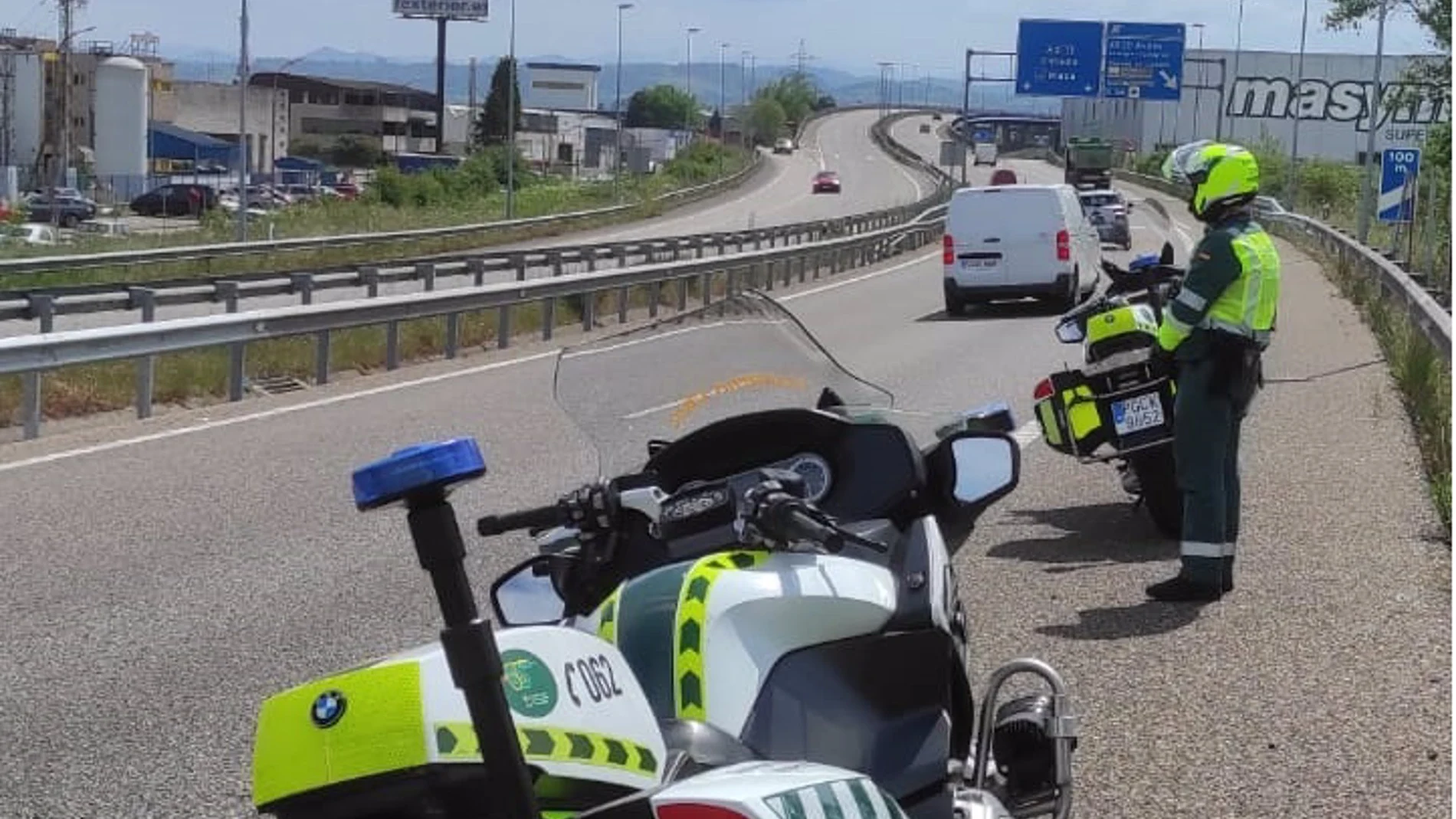 Suc.-Imputados dos conductores por un accidente al circular en "actitud de competición" en una autovía en Asturias