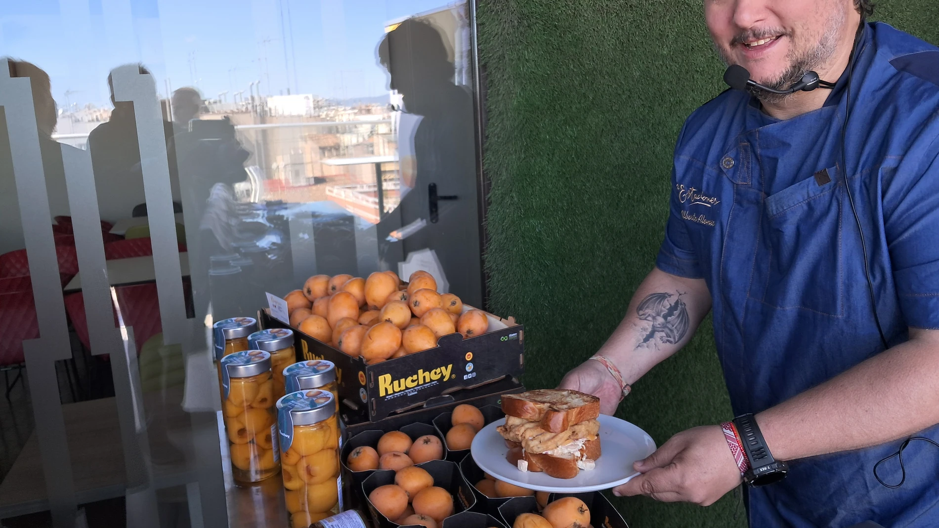 El sabroso níspero de Callosa d’en Sarriá se impone como postre de temporada
