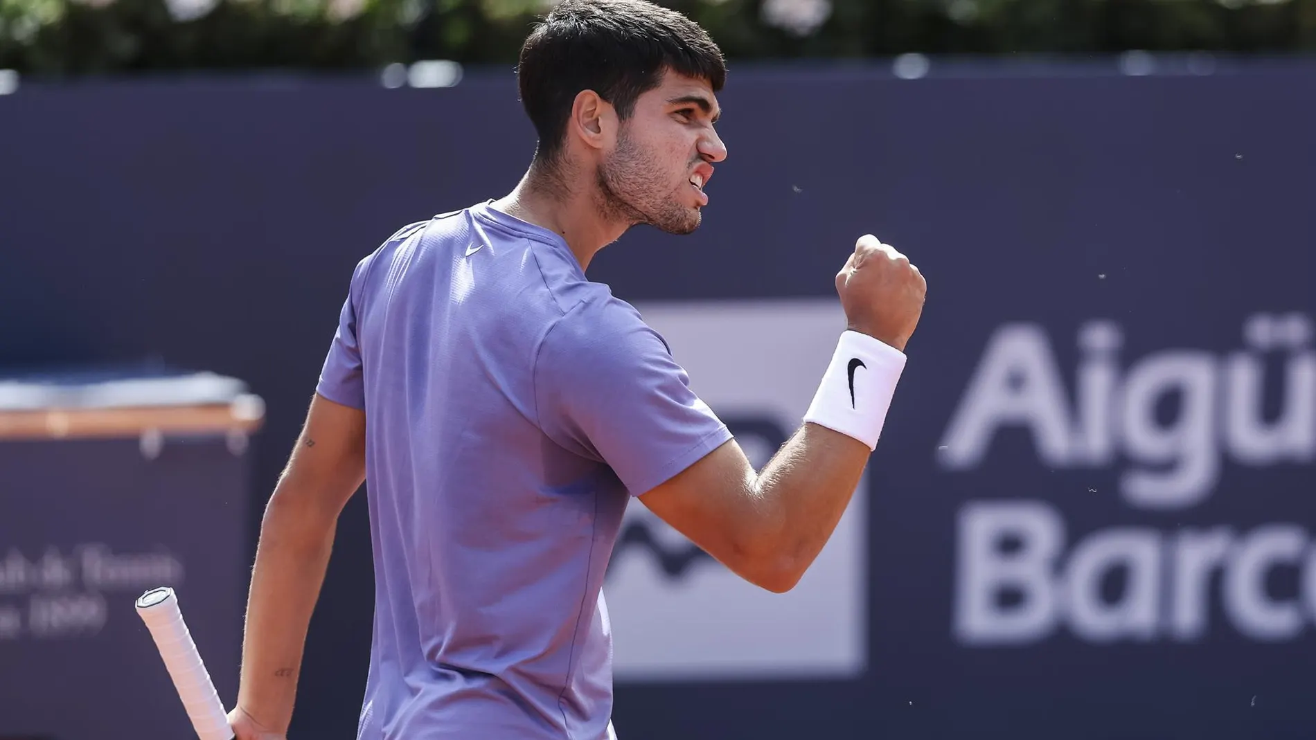 Alcaraz celebra un punto ante Lajovic en su estreno en Roma