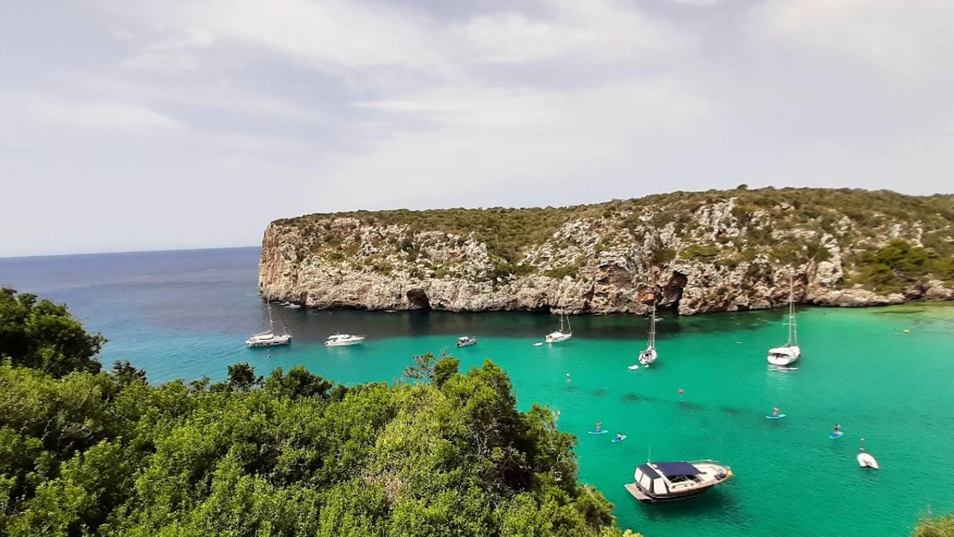 Las 32 playas de Baleares que tendrán este verano el distintivo de 'bandera azul'