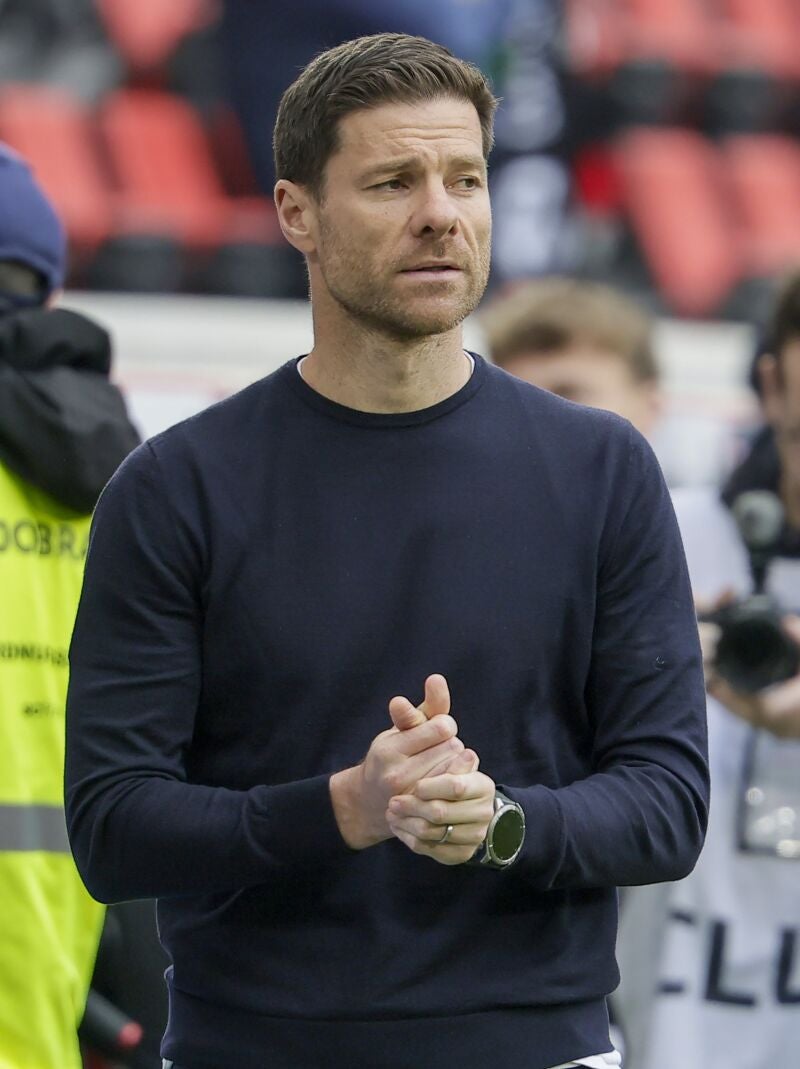 Head coach Xabi Alonso of Leverkusen reacts before the German Bundesliga soccer match between SC Freiburg and Bayer 04 Leverkusen in Freibur