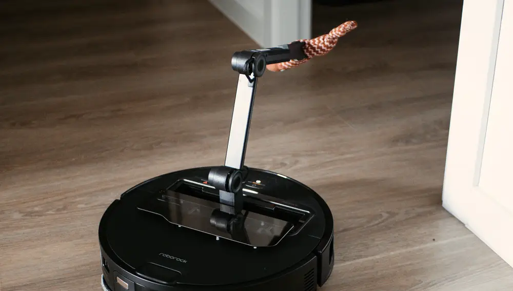Además de ser capaz de recoger objetos del suelo, el Saros Z70 también es un muy buen robot aspirador