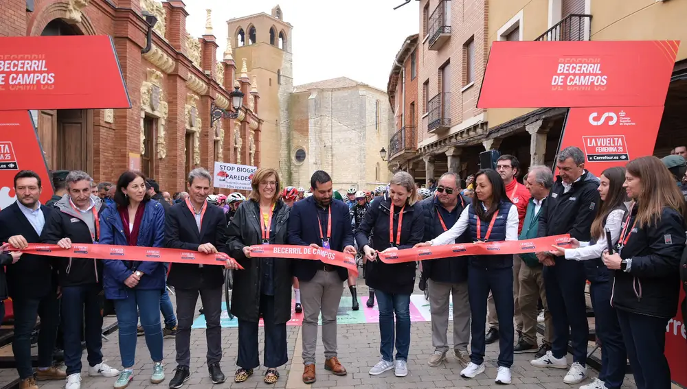 Salida de la etapa en Becerril de Campos