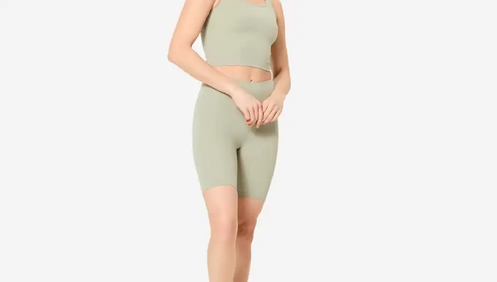 Camiseta sin mangas fitness mujer escote cuadrado.