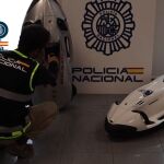 Imagen de un agente con los propulsores. 