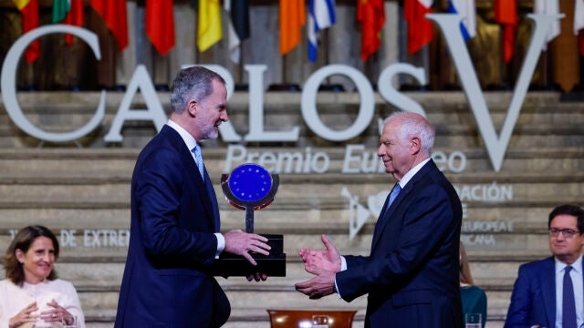 Josep Borrell recibe el Premio Europeo Carlos V
