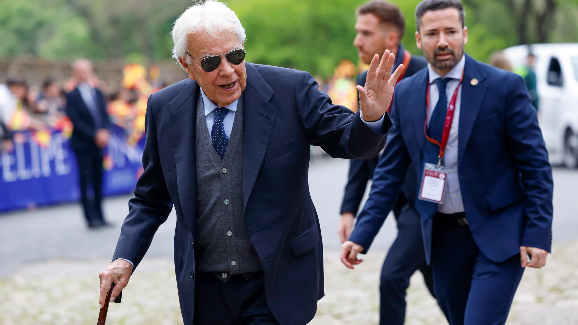 CUACOS DE YUSTE (CÁCERES), 09/05/2025.- El expresidente del Gobierno de España Felipe González, a su llegada al acto en el que el exvicepresidente de la Comisión Europea y Alto Representante para la Política Exterior y de Seguridad de la UE y expresidente del Parlamento Europeo, Josep Borrell, recibirá el Premio Europeo Carlos V, en Cuacos de Yuste (Badajoz) este viernes. EFE/ Mariscal