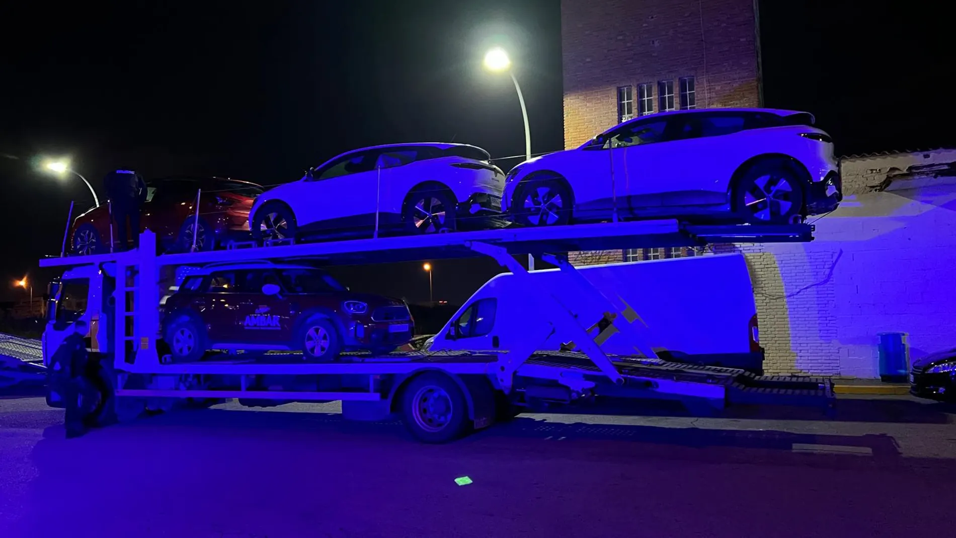 El robo de un camión cargado con coches acaba en una persecución policial por Madrid