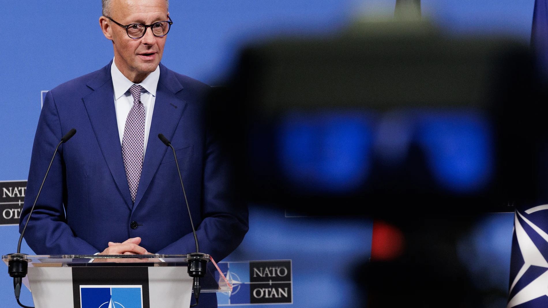 BRUSSELS (Belgium), 09/05/2025.- German Chancellor Friedrich Merz speaks during a press conference with NATO Secretary General Mark Rutte (not seen) at the NATO headquarters in Brussels, Belgium, 09 May 2025. (Bélgica, Alemania, Bruselas) EFE/EPA/OLIVIER MATTHYS