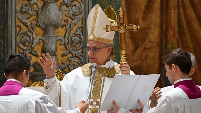 El Papa León XIV oficia la primera misa de su pontificado