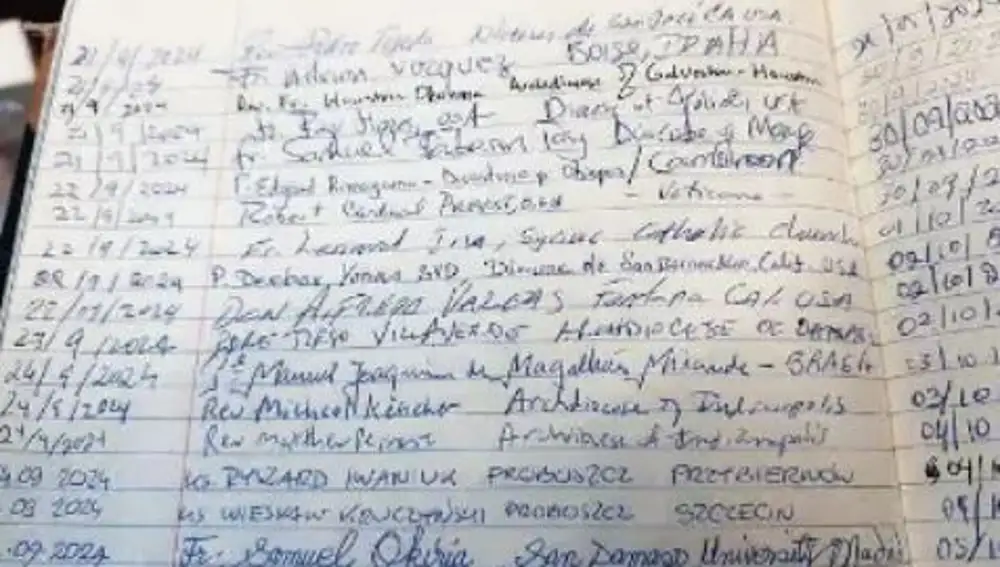 Libro de firmas de la Basílica de La Santa, con el nombre del nuevo Papa, en la 7ª línea