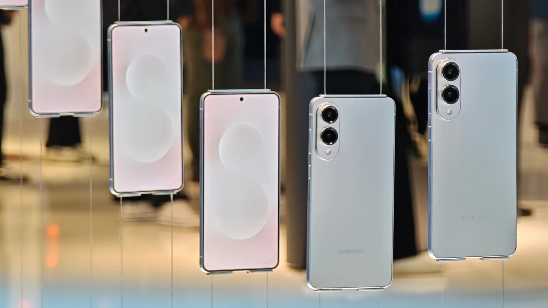 Samsung Galaxy S25 Edge, expuesto durante el MWC 2025