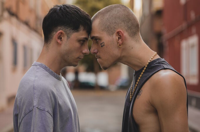 Christian Checa (izda.) y Hugo Welzel en una escena de «Enemigos»