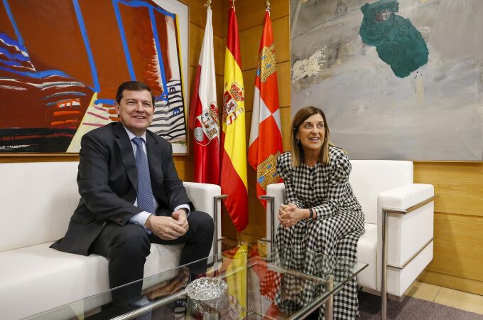 Cantabria lamenta el nuevo "tropezón" en el AVE y exige garantías de que no supondrá "el enésimo retraso"