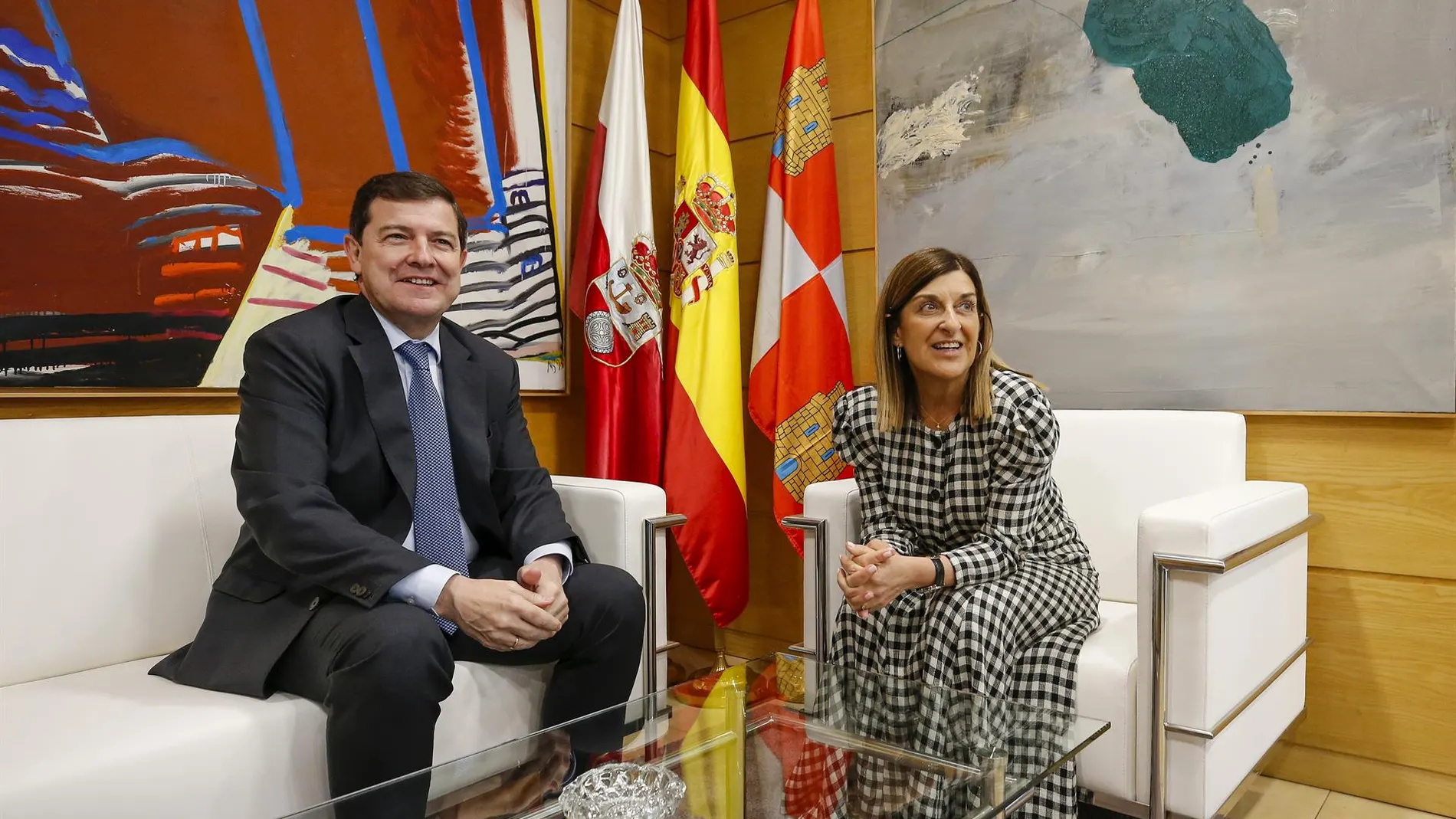 Cantabria lamenta el nuevo "tropezón" en el AVE y exige garantías de que no supondrá "el enésimo retraso"
