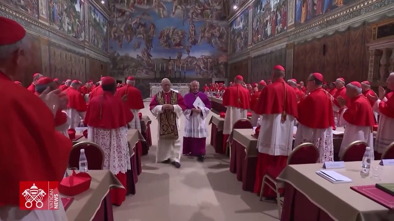 Así se vivió en la Capilla Sixtina la elección de León XIV: aplausos y abrazos para recibir al nuevo papa