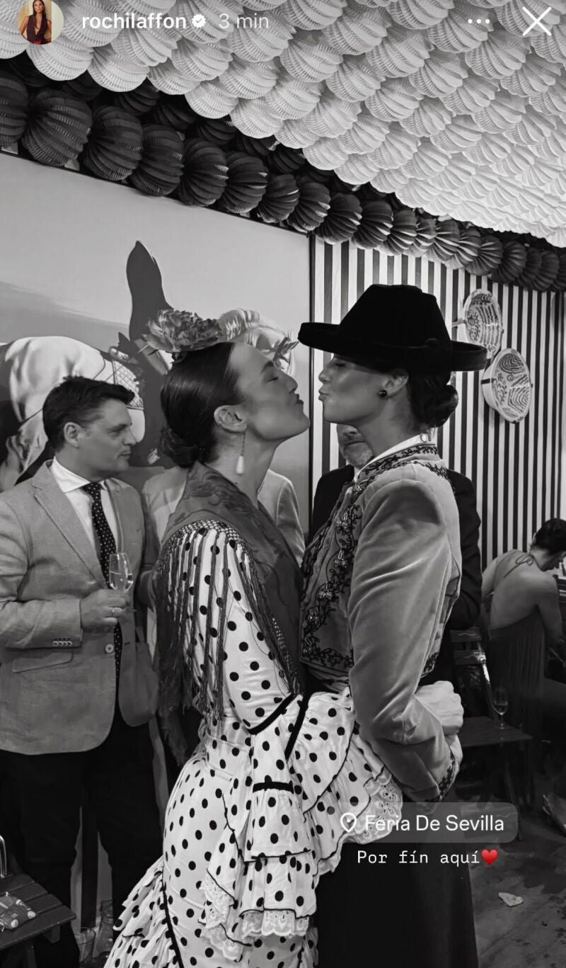 Victoria Federica en la Feria de Abril junto a su amiga Rocío Laffón.